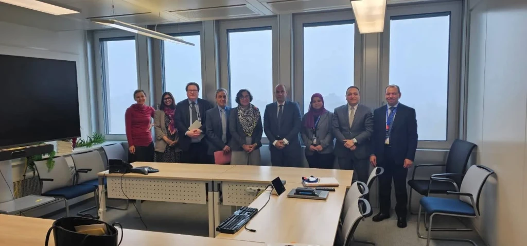 وزير العمل يلتقي قيادات إدارتي معايير العمل الدولية وحوكمة العمل وثلاثية الأطراف بالمنظمة.