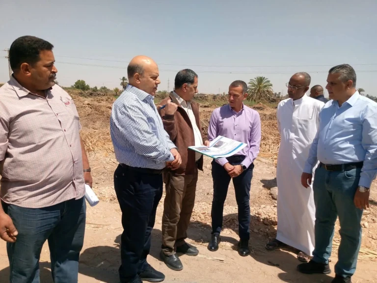 محافظ أسوان يتفقد أعمال رفع كفاءة الطريق الدائرى بلانة / كلابشة