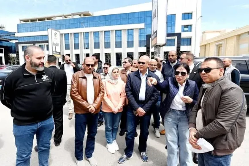 وزيرة الإسكان تتفقد أعمال تطوير ورفع كفاءة المحور المركزي الموازي