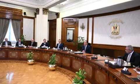 رئيس الوزراء يلتقي رؤساء الهيئات البرلمانية بمجلس النواب