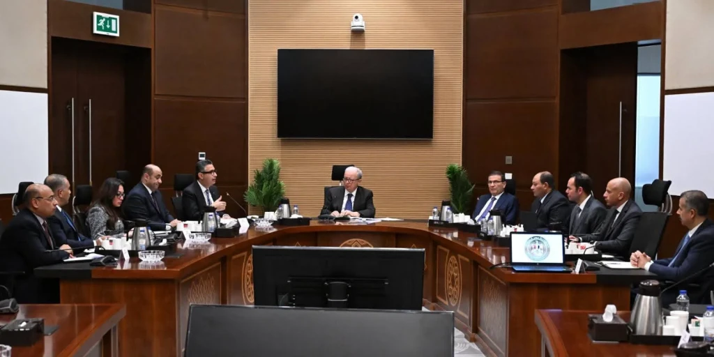 نائب رئيس مجلس الوزراء يتابع جهود الحكومة لتوفير وإتاحة السلع الأساسية للمواطنين