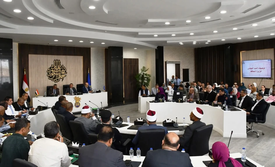 محافظ أسوان يترأس الإجتماع الدورى للمجلس التنفيذى للمحافظة