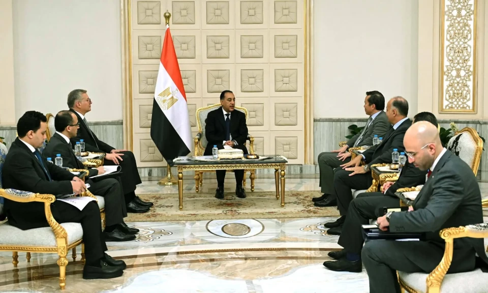 رئيس الوزراء يلتقي نائب الرئيس التنفيذي للغاز والطاقة منخفضة الكربون بشركة ”بي بي” البريطانية