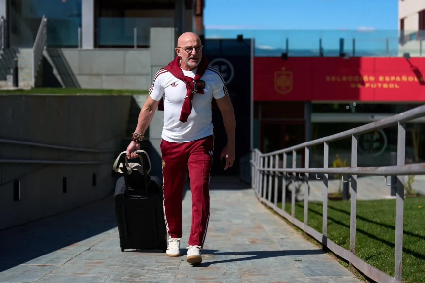 دي لافوينتي يعلن تشكيل اسبانيا لمباراة مصر ودياً