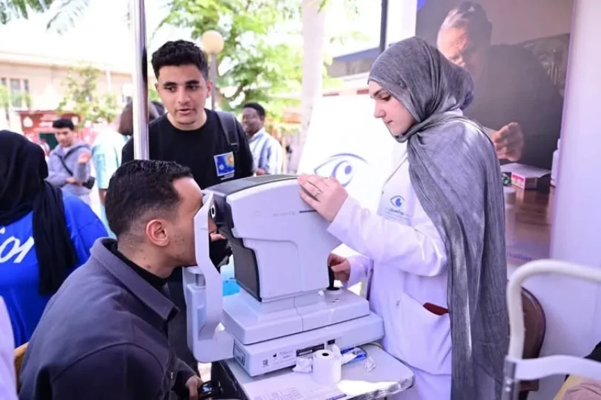 جامعة القاهرة تنظم قافلة متخصصة في طب وجراحة العيون لتوقيع الكشف الطبي والعلاج مجانا لجميع منتسبيها