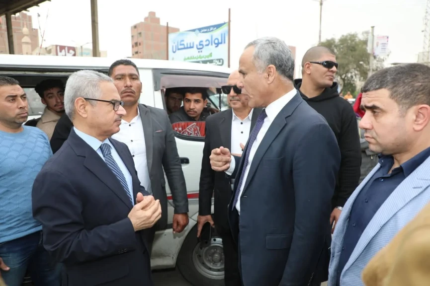 محافظ بني سويف يتفقد موقف الواسطى