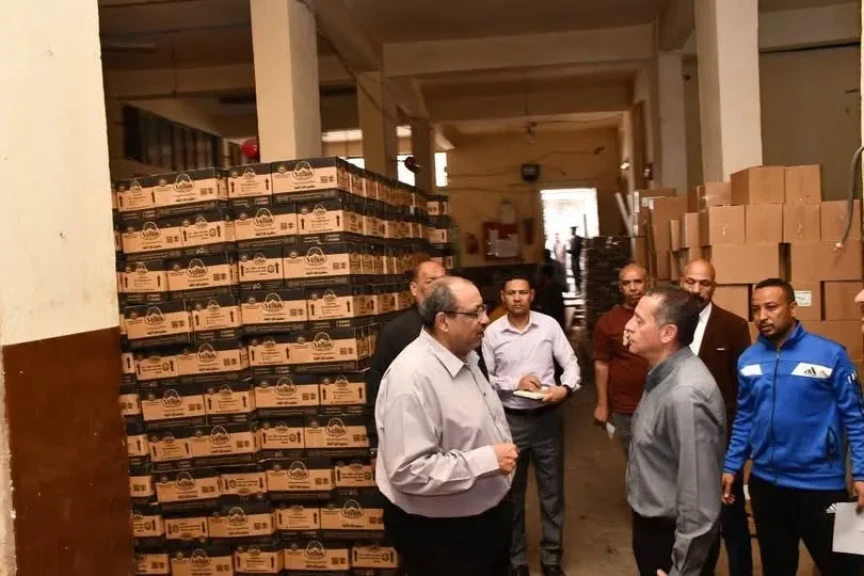 محافظ أسوان يتفقد المجمع الإستهلاكى بالشيخ هارون