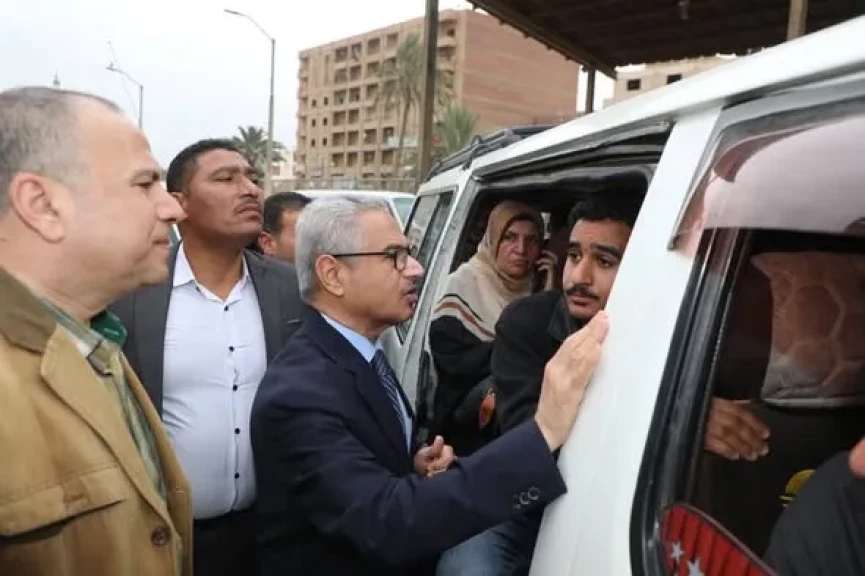 محافظ بني سويف يتفقد موقف الواسطى