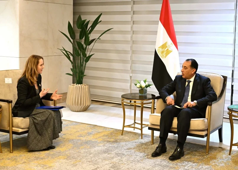 رئيس الوزراء يلتقي المديرة العامة للمنظمة الدولية للهجرة لبحث تعزيز التعاون في ملف الهجرة