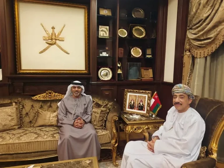 سفير سلطنه عمان بالقاهرة يستقبل نظيره الإماراتي