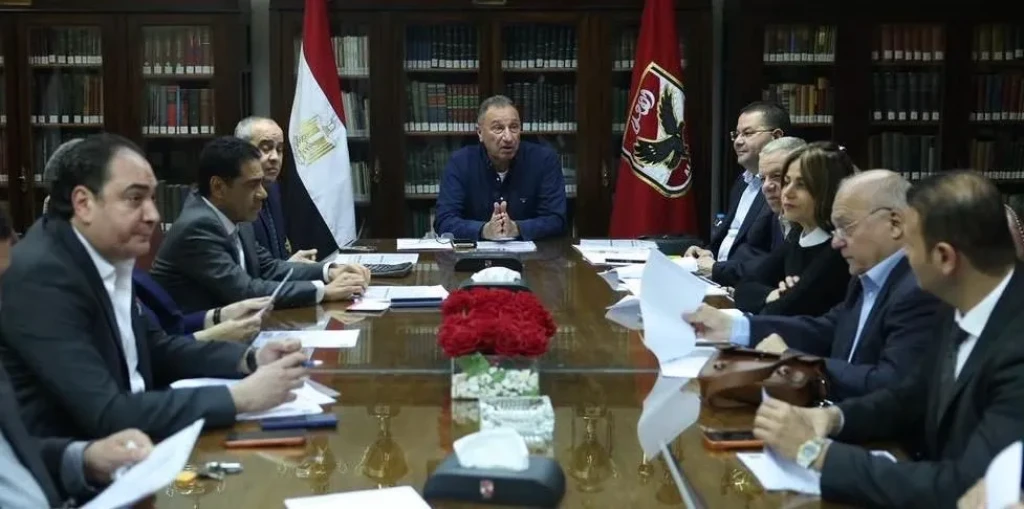 الخطيب يجتمع مع شركة الخدمات ويعتمد القوائم المالية ويدرس امتلاك النادي للحصة الكبرى بإحدى شركات السياحة