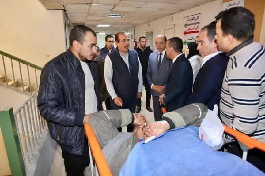 محافظ المنوفية يزور مصابى حادث السادات للإطمئنان على حالتهم الصحية