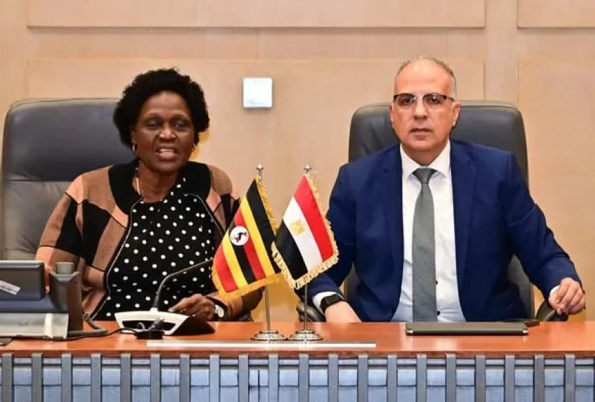 وزير الري المصرى يلتقي وزيرة البيئة الأوغندية