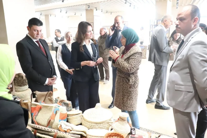 نائب محافظ الجيزة تفتتح معرض الحرف اليدوية والتراثية بالأهرامات