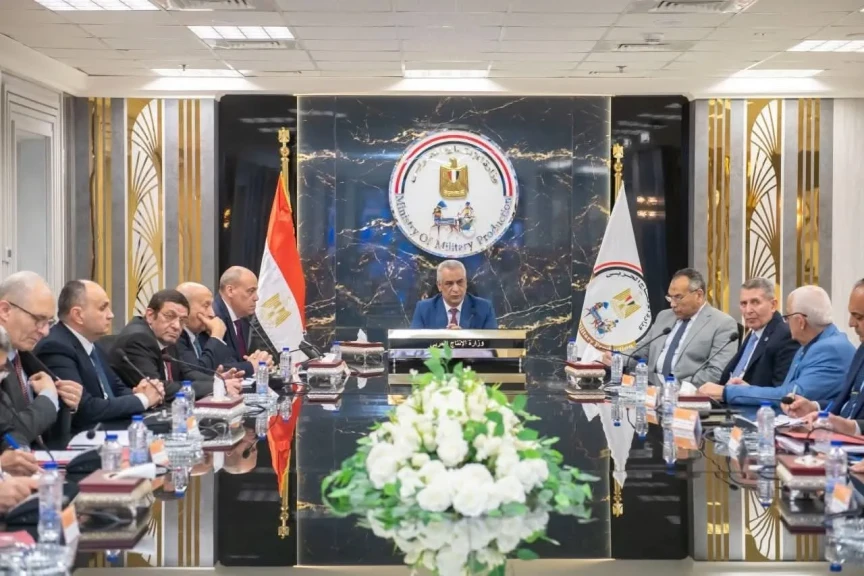 وزير  الدولة للانتاج الحربي يتابع سير العمل بشركات ووحدات الإنتاج الحربي