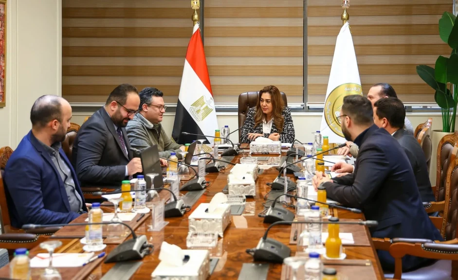 وزيرة التنمية المحلية والبيئة تبحث مجالات التعاون مع وفد من شركة (بنتا بي)
