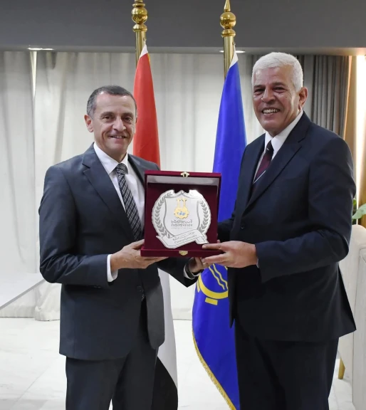 محافظ أسوان يستقبل نقيب الزراعيين