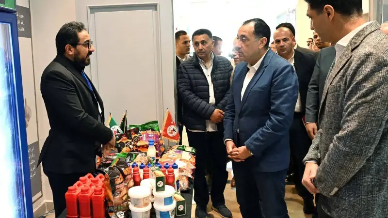 رئيس الوزراء يبدأ جولته بالمنطقة الاستثمارية ببنها بتفقد معرض منتجات الشركات الصناعية