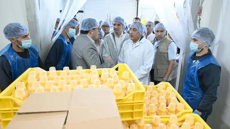 رئيس الوزراء يتفقد مصنع ”غازي لاند” لتصنيع منتجات الألبان