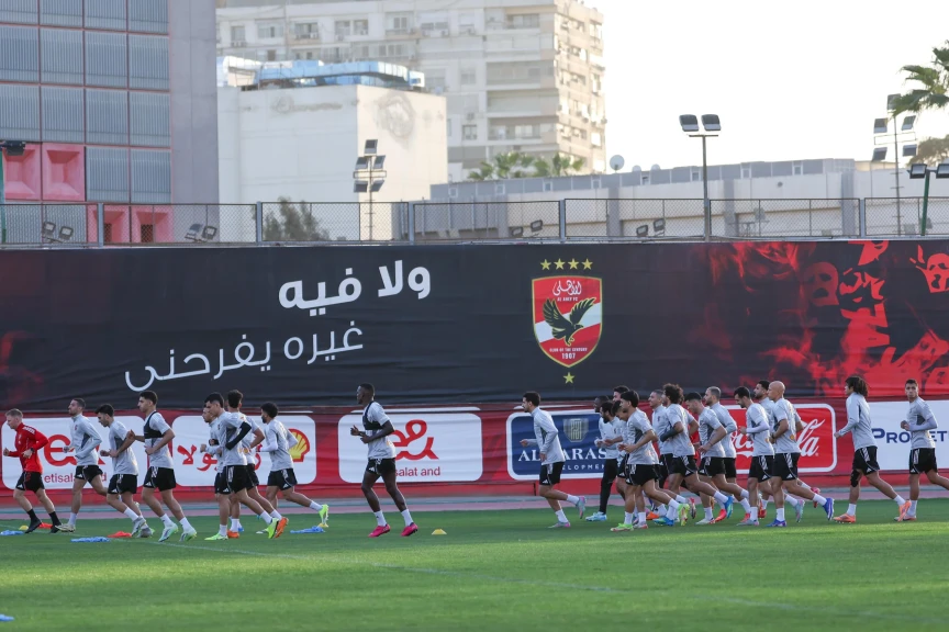 الفريق الأول لكرة القدم بالنادي الأهلي يواصل تدريباته استعدادًا لمباراة سيراميكا كليوباترا