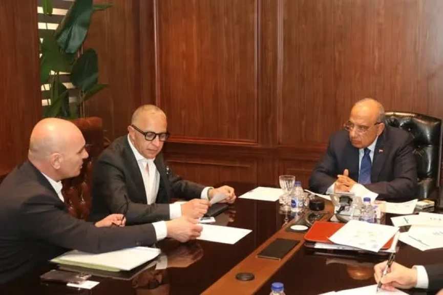 وزير الكهرباء والطاقة المتجددة يبحث مع مجموعة ”السويدي اليكتريك” مجريات تنفيذ مشروعات الشركة فى إنتاج ونقل الكهرباء وزيادة التعاون فى مجالات التوزيع وكفاءة الطاقة والحد من الفقد.