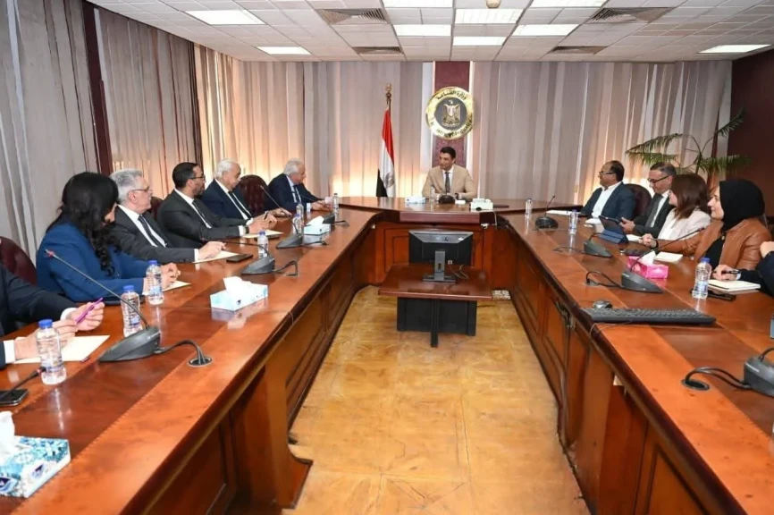 وزير الصناعة يبحث مع وفد غرفة التجارة الأمريكية بالقاهرة سبل تعزيز التعاون الصناعي والتجاري بين مصر والولايات المتحدة الأمريكية