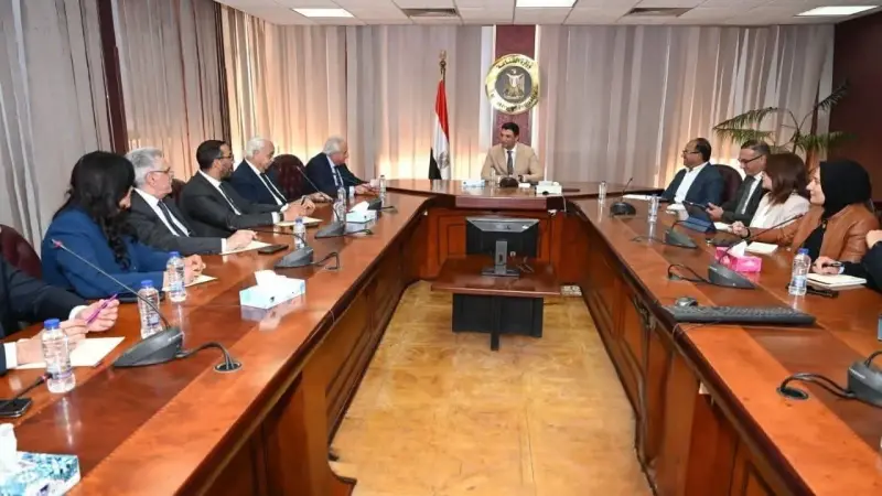 وزير الصناعة يبحث مع وفد غرفة التجارة الأمريكية بالقاهرة سبل تعزيز التعاون الصناعي والتجاري بين مصر والولايات المتحدة الأمريكية