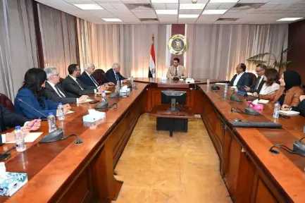 وزير الصناعة يبحث مع وفد غرفة التجارة الأمريكية بالقاهرة سبل تعزيز التعاون الصناعي والتجاري بين مصر والولايات المتحدة الأمريكية