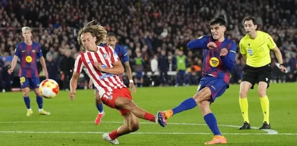 برشلونة يفرض هيمنته التاريخية على أتلتيكو مدريد في كامب نو