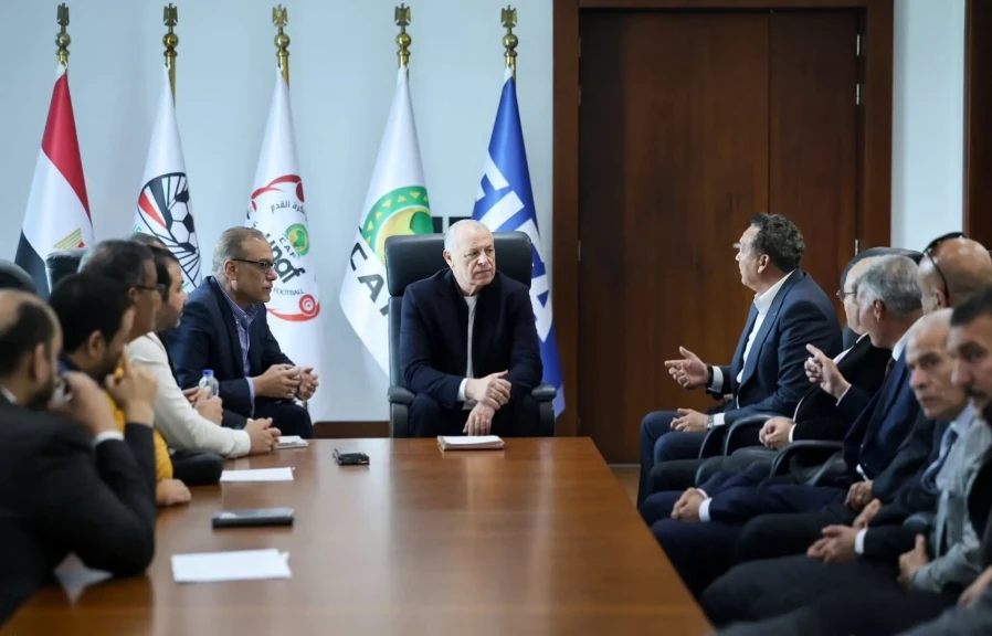 المهندس هاني أبو ريدة يستقبل مجموعة من أندية الجمعية العمومية