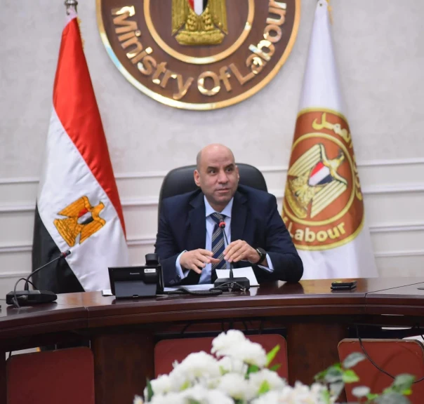 وزير العمل :الاثنينُ المقبلُ إجازةٌ رسميةٌ مدفوعة الأجر للعاملين بالقطاع الخاص بمناسبة عيد شمّ النسيم