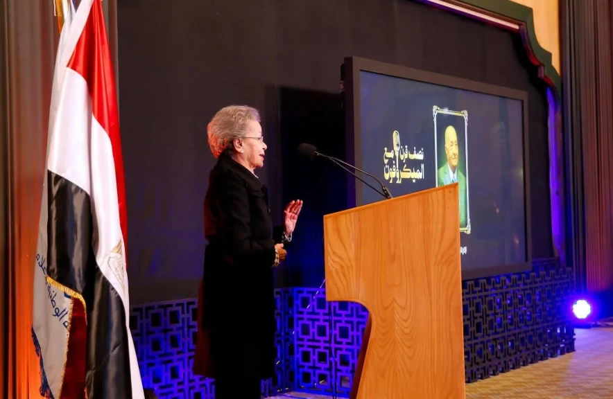 ميرفت رجب : سناء منصور أفضل مذيعة في العالم