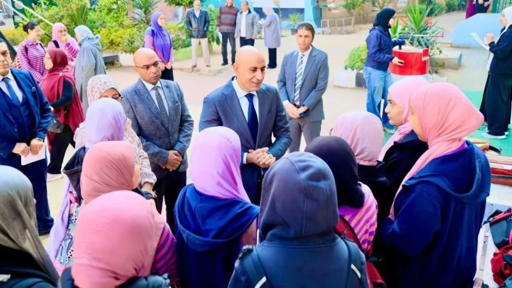 وزير التربية والتعليم يجري جولة تفقدية مفاجئة بعدد من مدارس محافظة الشرقية