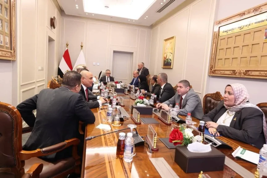 وزير العدل يلتقي أعضاء مجلسي النواب والشيوخ لتعزيز التعاون