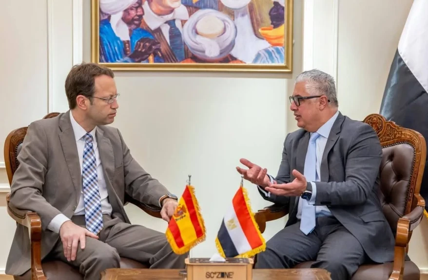 رئيس اقتصادية قناة السويس يستقبل سفير مملكة إسبانيا في مصر