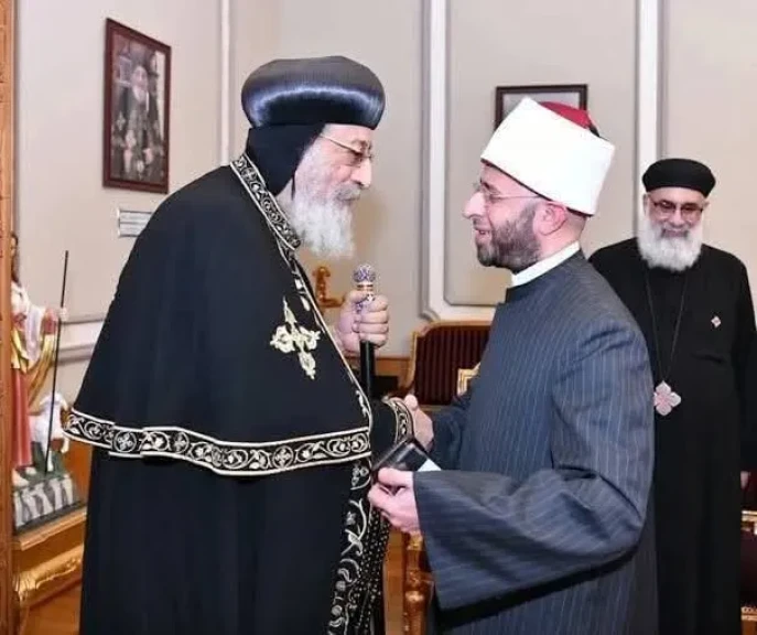 وزير الأوقاف يهنئ البابا تواضروس الثاني والإخوة المسيحيين بعيد القيامة المجيد