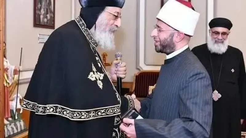 وزير الأوقاف يهنئ البابا تواضروس الثاني والإخوة المسيحيين بعيد القيامة المجيد
