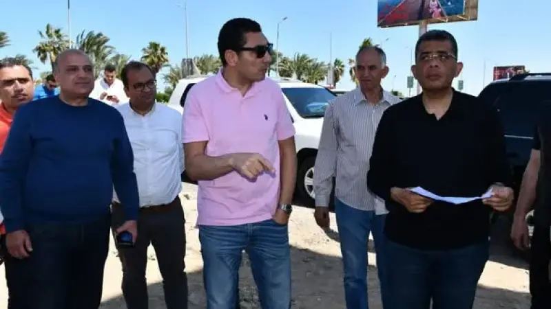 وزير الشباب والرياضة ومحافظ البحر الأحمر يتفقدان قطعة الأرض المخصصة لإقامة القرية الأولمبية