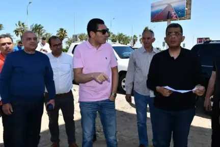 وزير الشباب والرياضة ومحافظ البحر الأحمر يتفقدان قطعة الأرض المخصصة لإقامة القرية الأولمبية