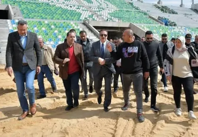 محافظ بورسعيد : استمرار أعمال فرش ارضيه ستاد النادي المصري والتجهيز لزراعة النجيل الطبيعى