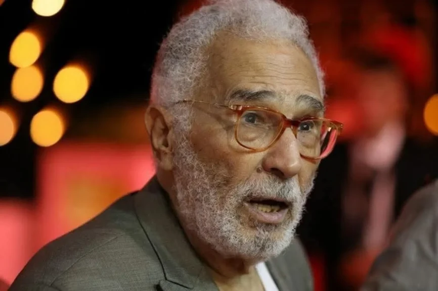 وزيرة الثقافة تطمئن على صحة الفنان القدير عبد الرحمن أبو زهرة وتتابع حالته