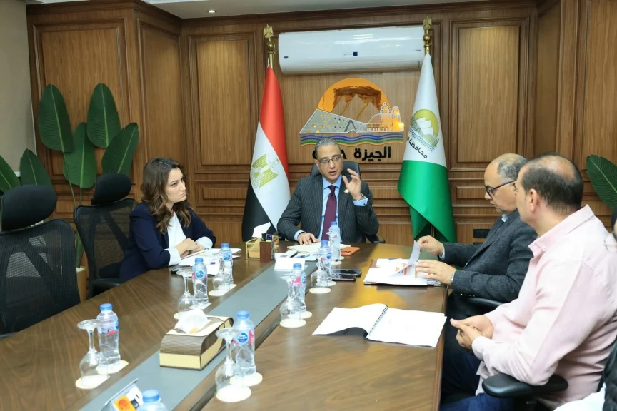 محافظ الجيزة يتابع خطط العمل بحي العجوزة ونسب تنفيذ مشروعات التطوير
