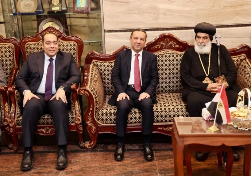 محافظ المنوفية يقدم التهنئة لنيافة الأنبا بنيامين والأخوة الأقباط بمناسبة بعيد القيامة المجيد