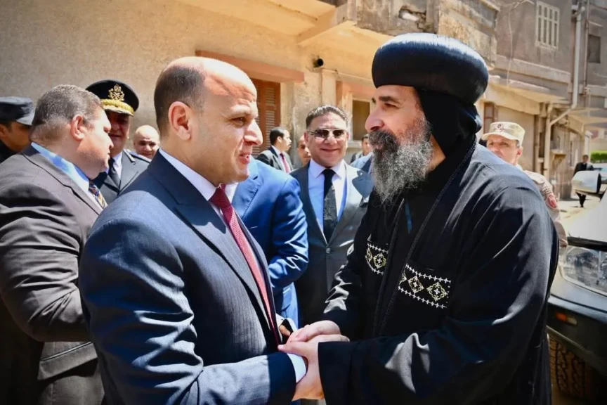 محافظ الغربية يشارك أقباط المحلة وسمنود عيد القيامة ويوزع هدايا الرئيس