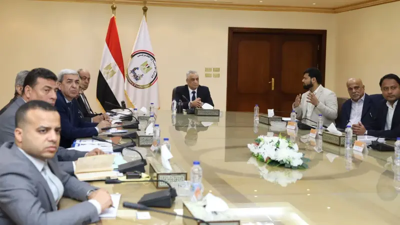 وزير الدولة للإنتاج الحربي يستقبل ممثلي شركة ”باراسون للأنظمة المتقدمة” الهندية لبحث سبل التعاون الاستراتيجي في مجالات التصنيع المختلفة