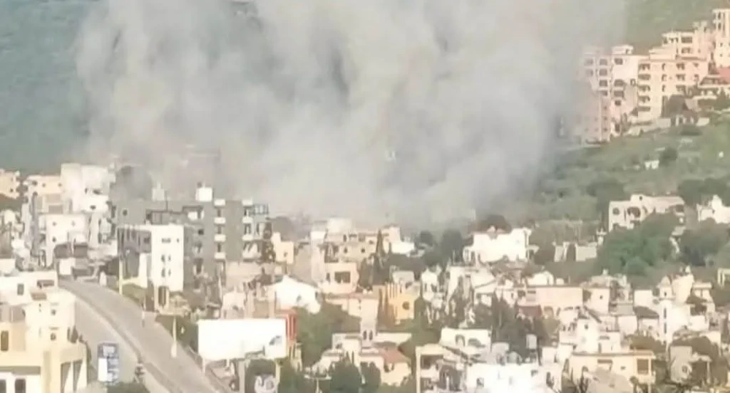 غارات إسرائيلية تستهدف جنوب لبنان وتوقع إصابات وأضرارًا بمستشفى حكومي