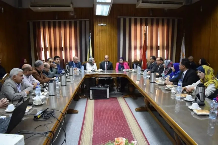 رئيس جامعة بني سويف يرأس مجلس كلية الاداب