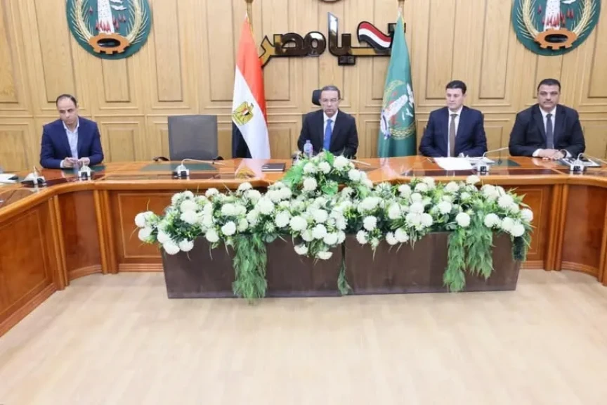 محافظ المنوفية يناقش مشروعات الخطة الاستثمارية وهيئة الأبنية التعليمية