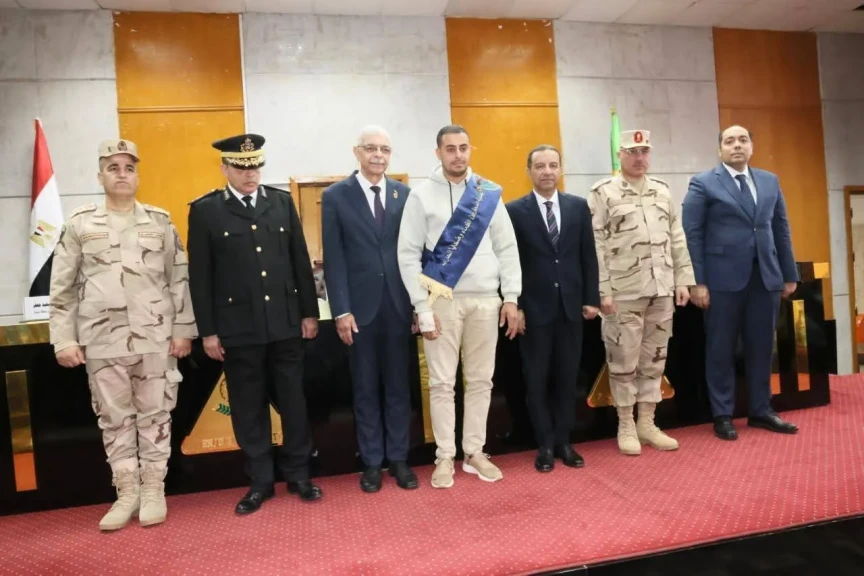 محافظ المنوفية ومدير جمعية المحاربين القدماء يشهدوا الاحتفال السنوي لتكريم أسر شهداء