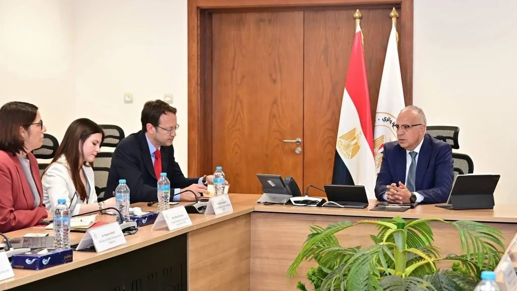 وزير الري يلتقي سفير إسبانيا بالقاهرة